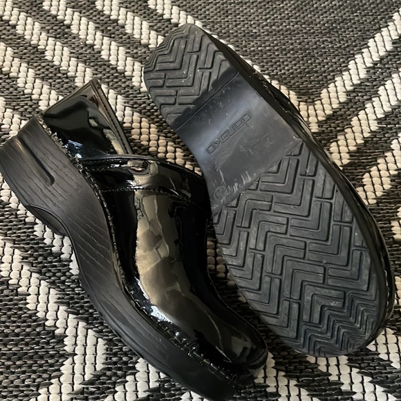 - Like new patent leather Dansko’s - Picture 3 of 6